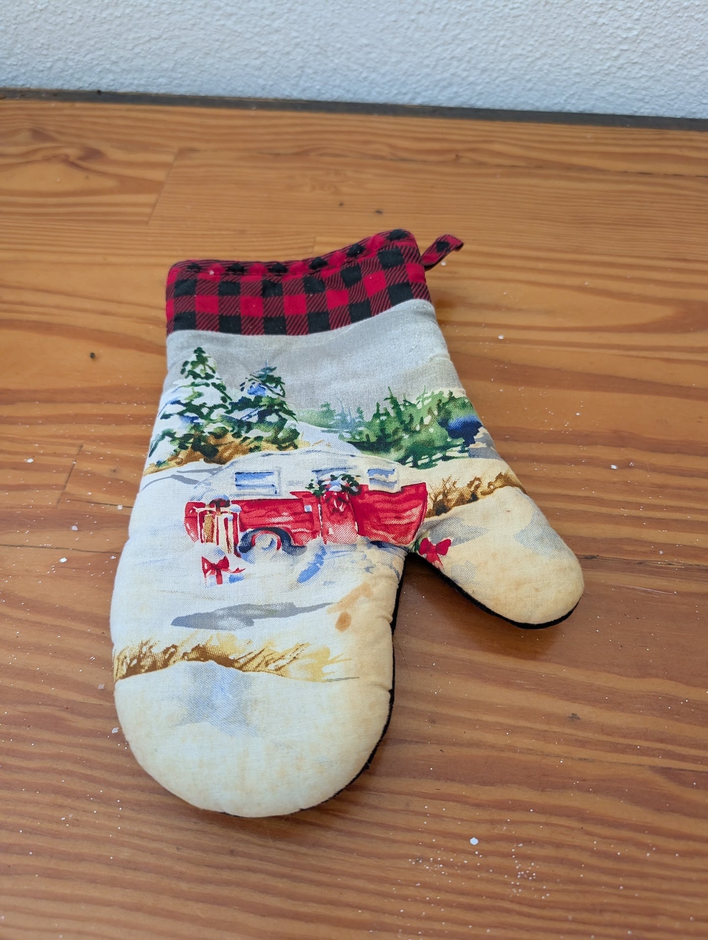 Vintage Red Truck Oven Mitt from Unknown - Linens (Cotton, Polyester Kitchen Linens, Rustic, Farmhouse, White, Red, Black, Green)