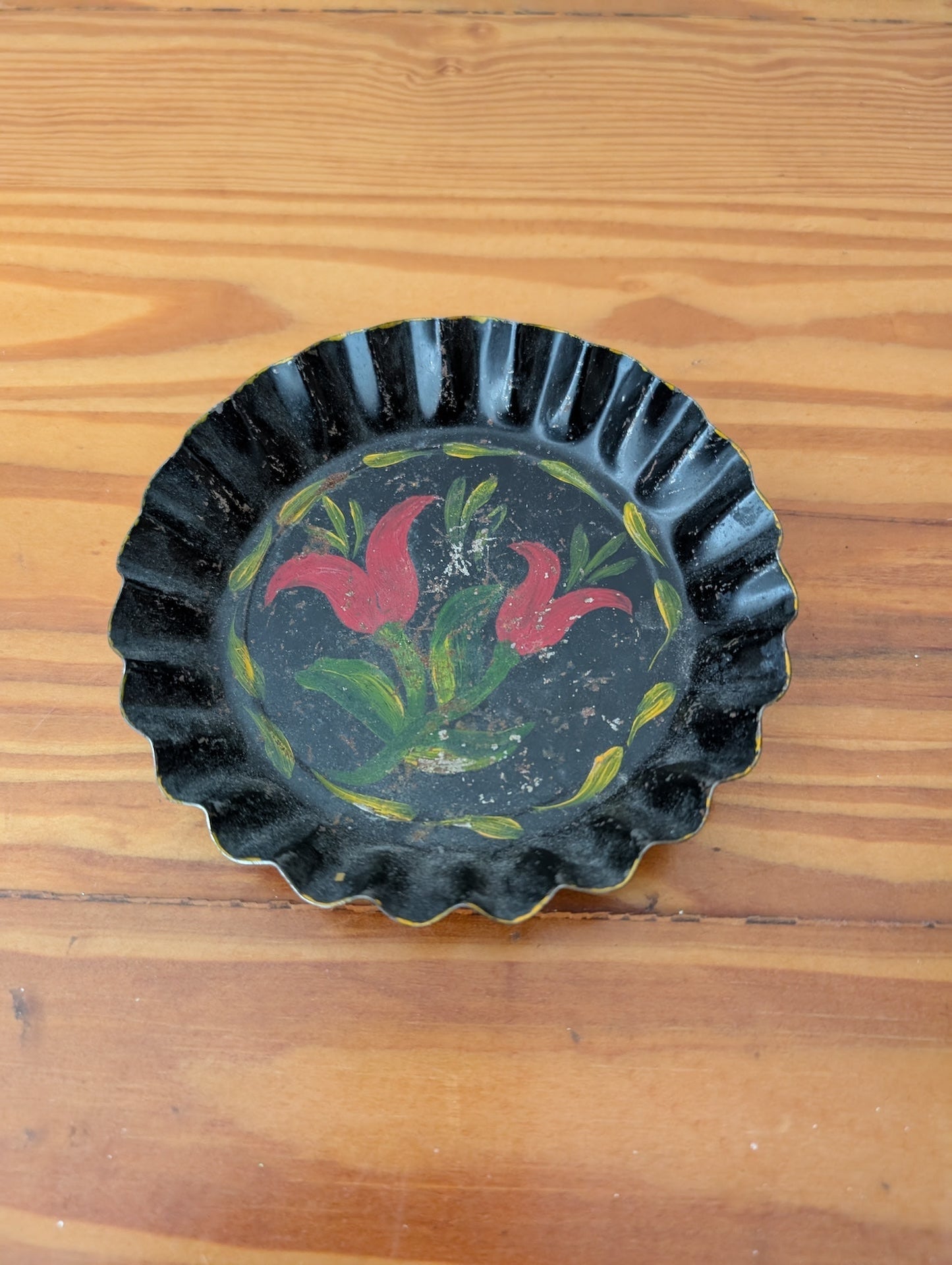 Hand-Painted Toleware Dish from Unknown - Decorative Object (Metal, Paint Toleware Tray, Folk Art, Primitive, Country, Black, Red, Green)