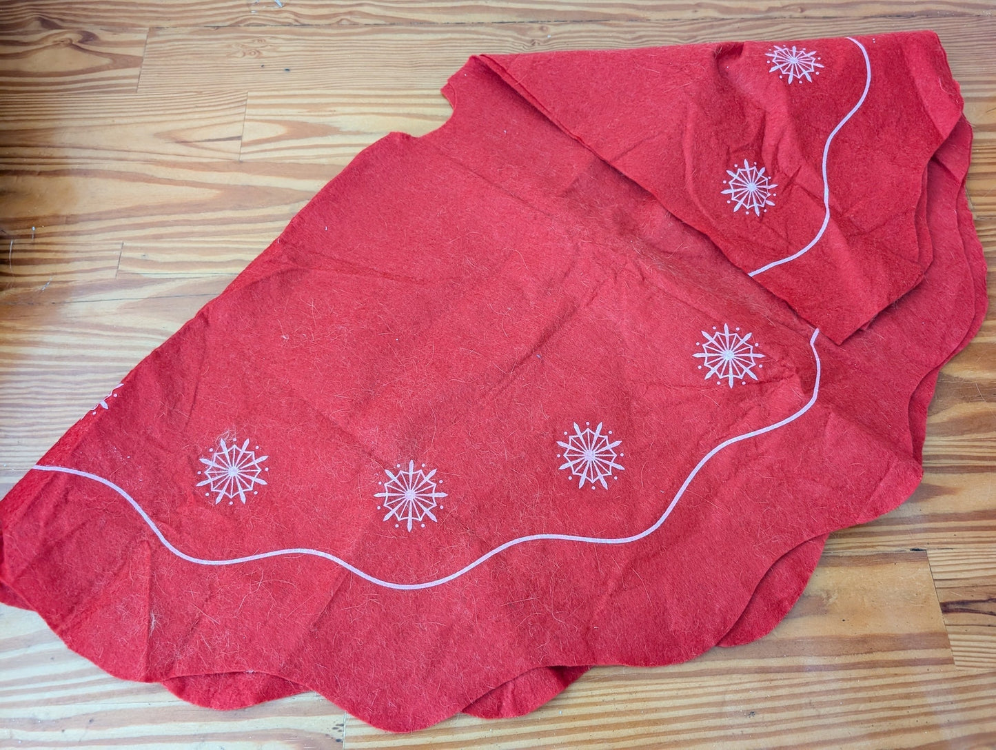 Felt Snowflake Tree Skirt from Unknown - Holiday Decor (Felt, Embroidery Floss Tree Skirt, Traditional, Scandinavian, Red, White)