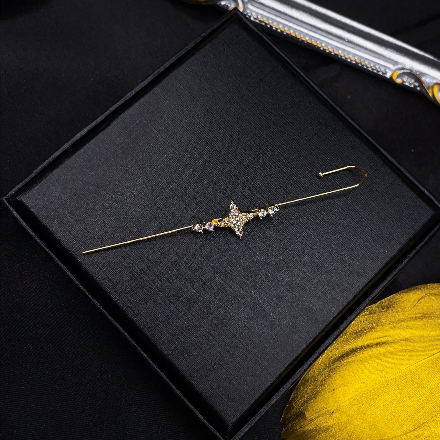Crystal Star Ear Crawler Hook
