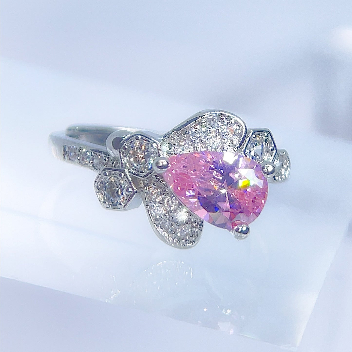 Honey bee ring