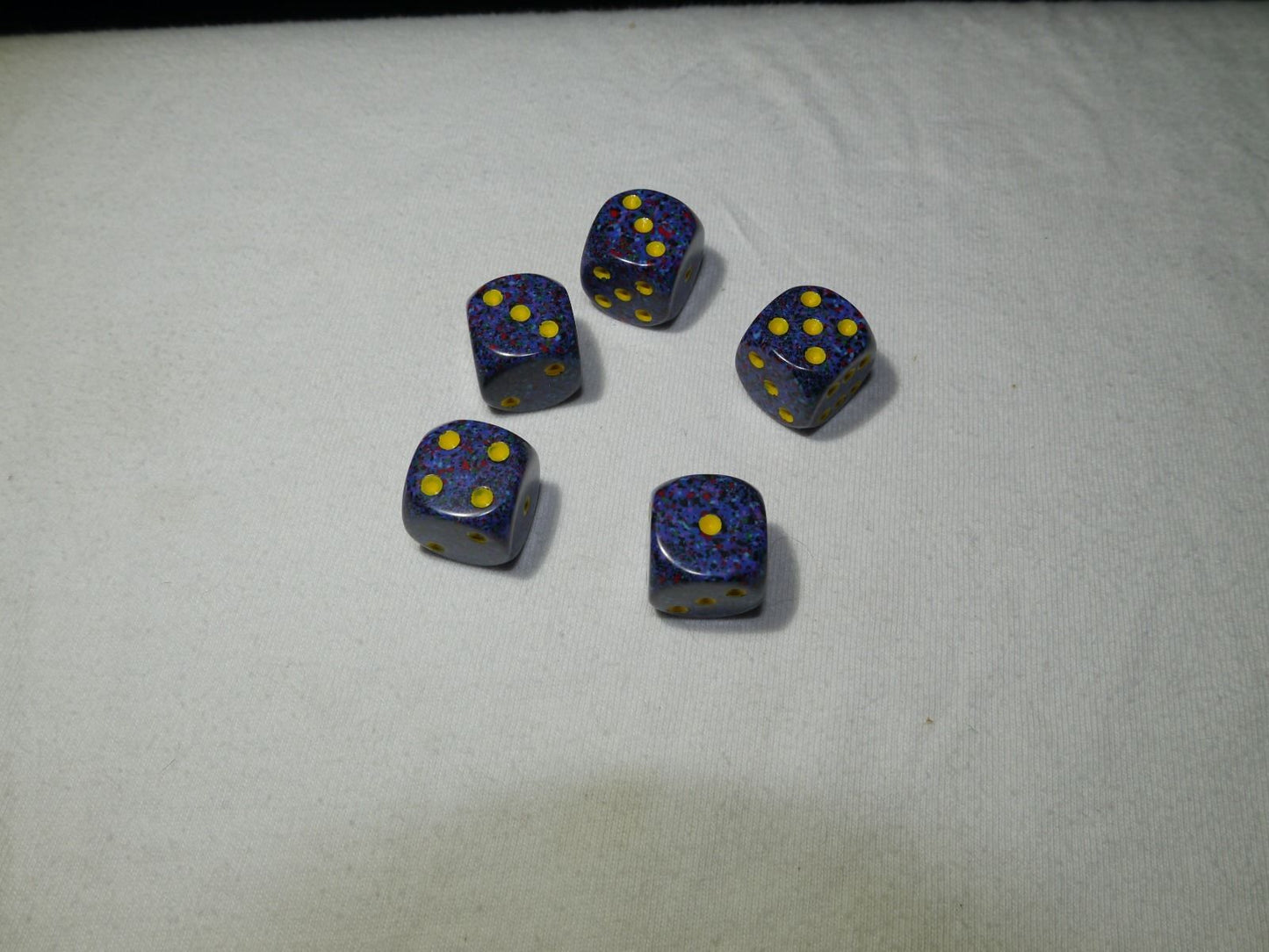 Twilight Speckled 16mm D6 RPG Chessex Dice Blue/ Yellow