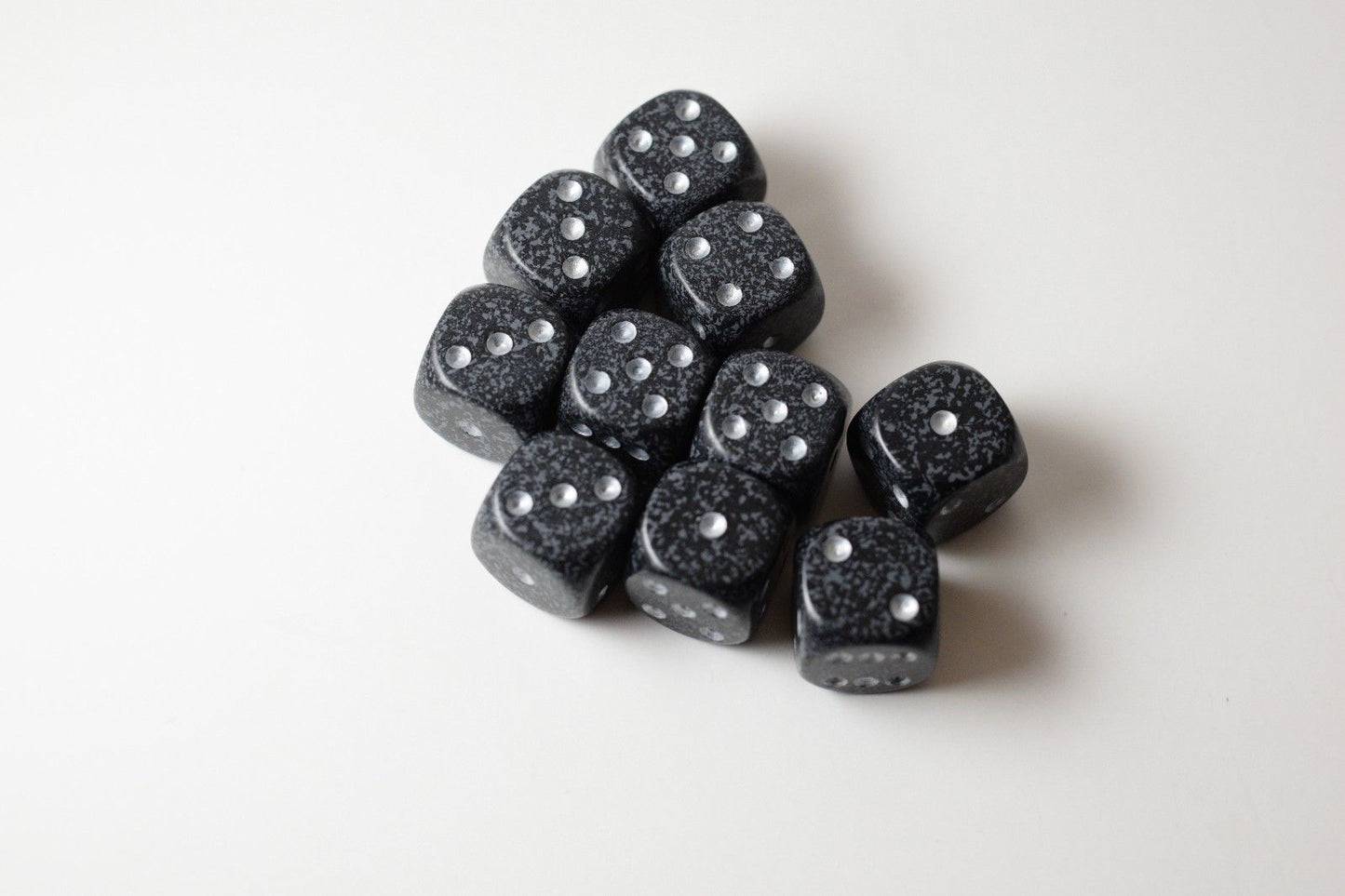 Ninja Speckled 16mm D6 Pipped | Black/Grey (sold per piece)