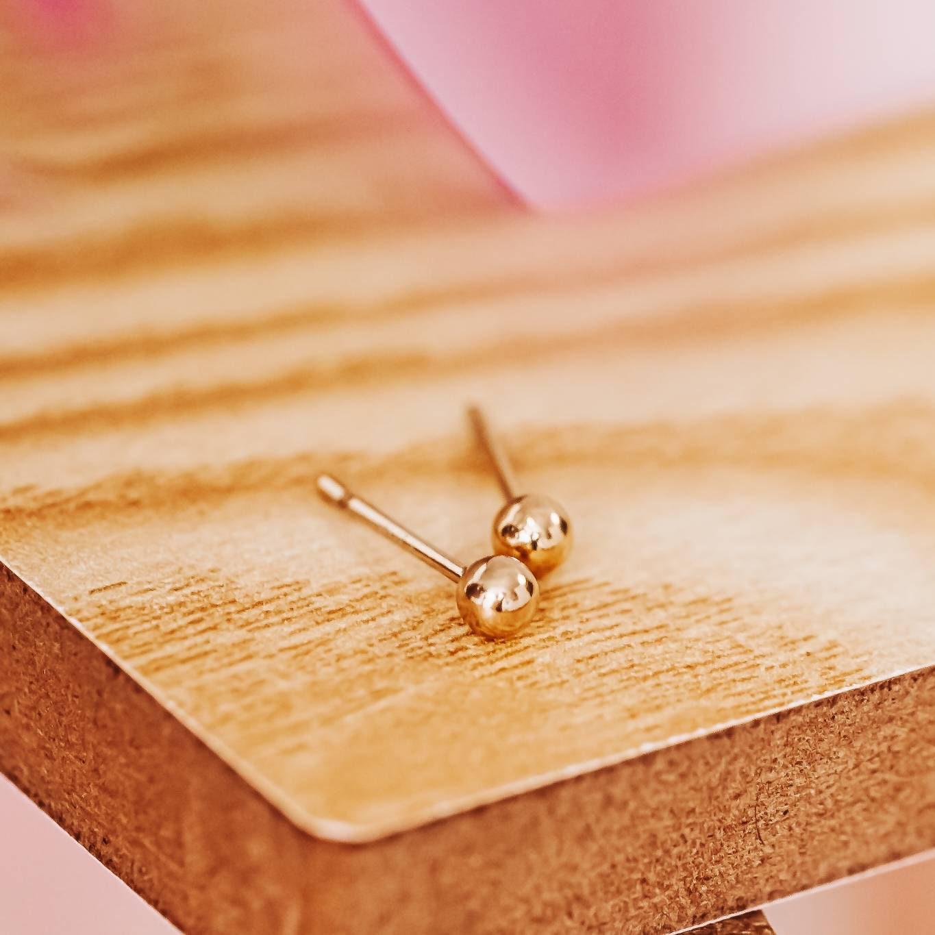 Dainty Circle Dangle Gold Stud Earrings
