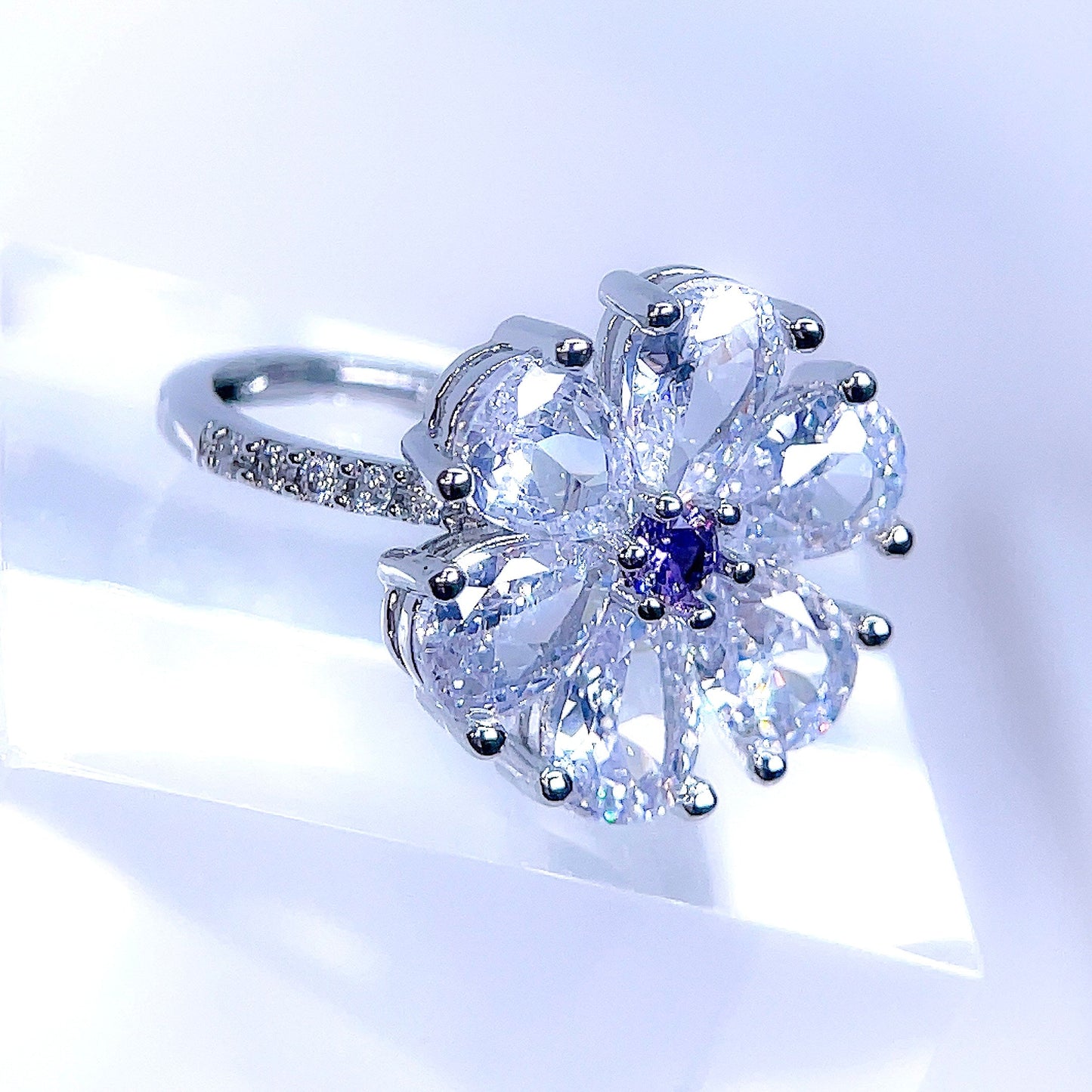 Mika - Crystal Flower Ring
