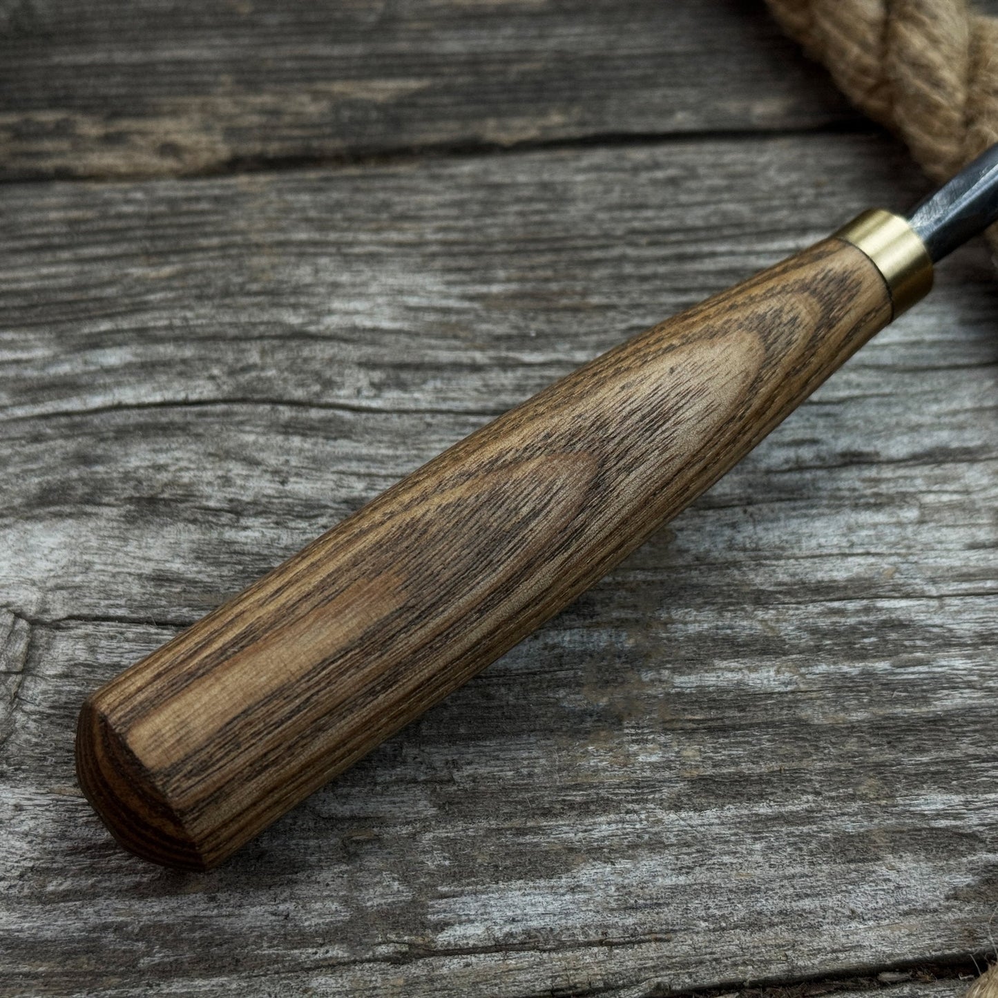 Curved Detail Carving Gouge – 8 mm / 12 mm (0.31 / 0.47 inches)