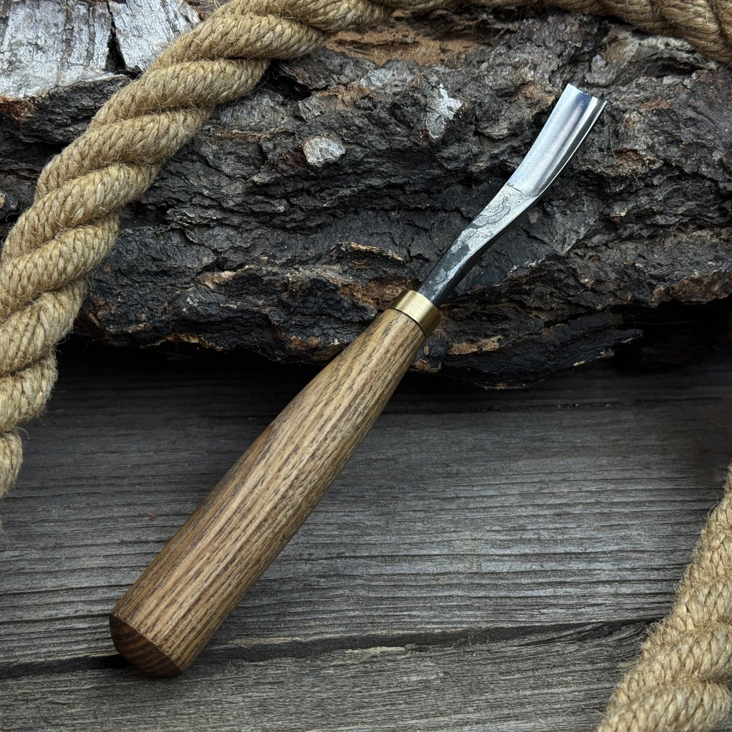 Curved Detail Carving Gouge – 8 mm / 12 mm (0.31 / 0.47 inches)