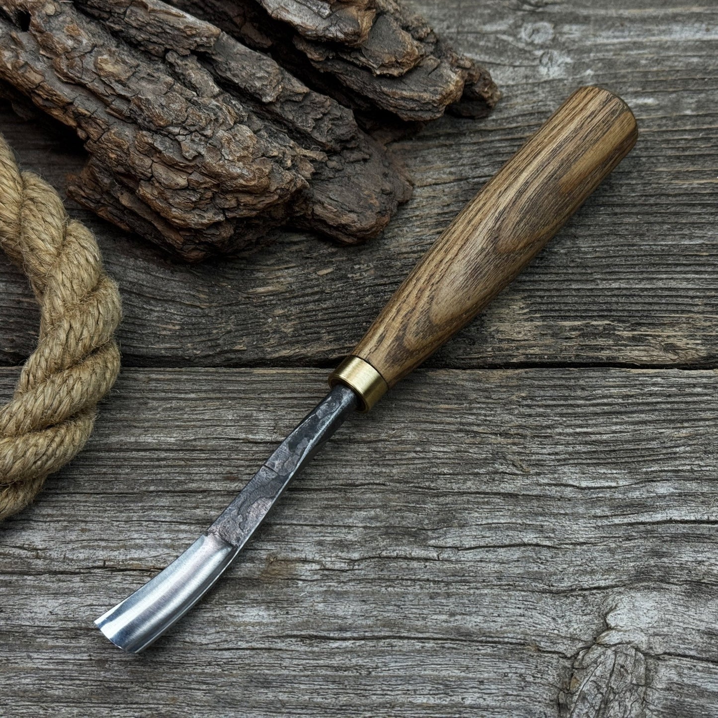 Curved Detail Carving Gouge – 8 mm / 12 mm (0.31 / 0.47 inches)