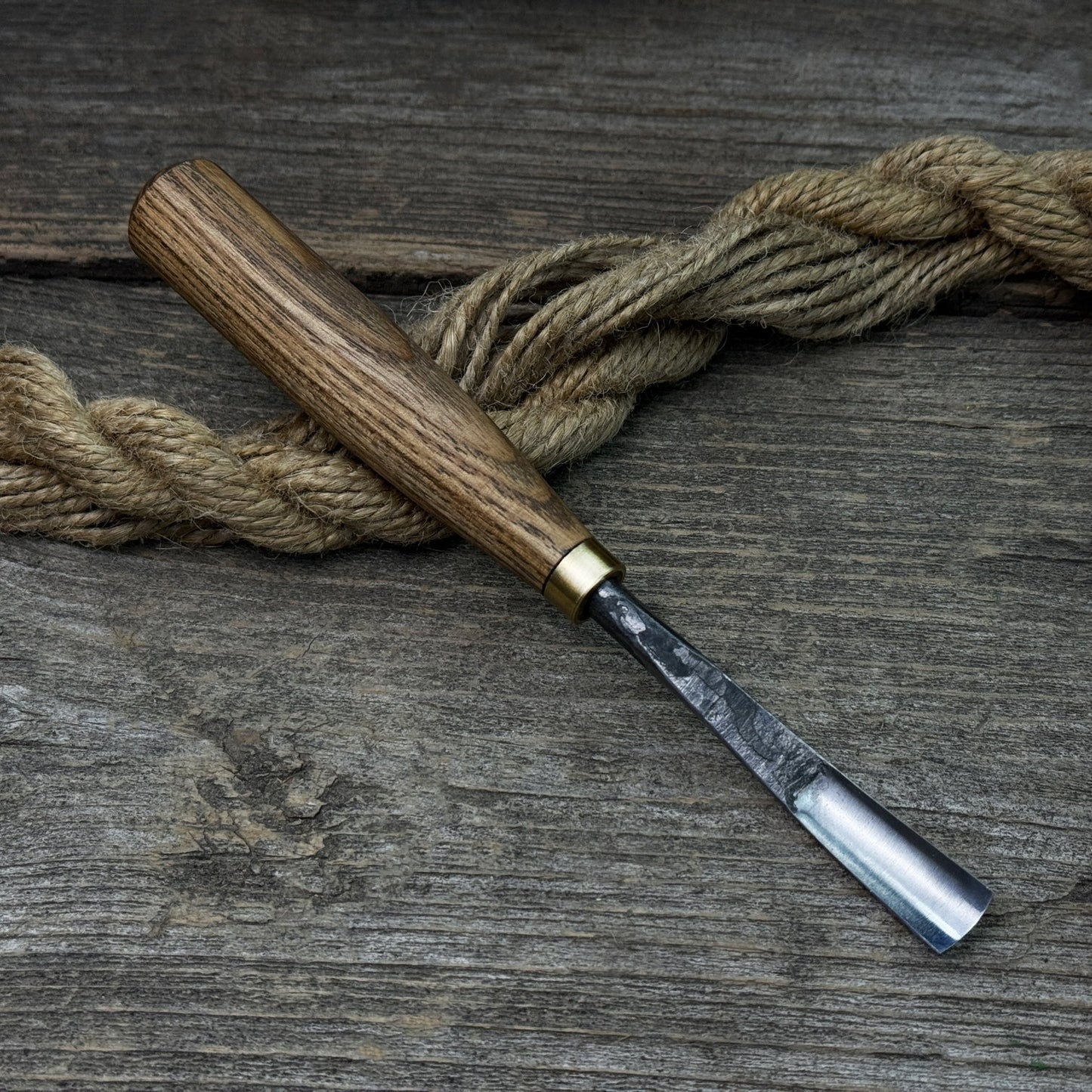 Curved Detail Carving Gouge – 8 mm / 12 mm (0.31 / 0.47 inches)