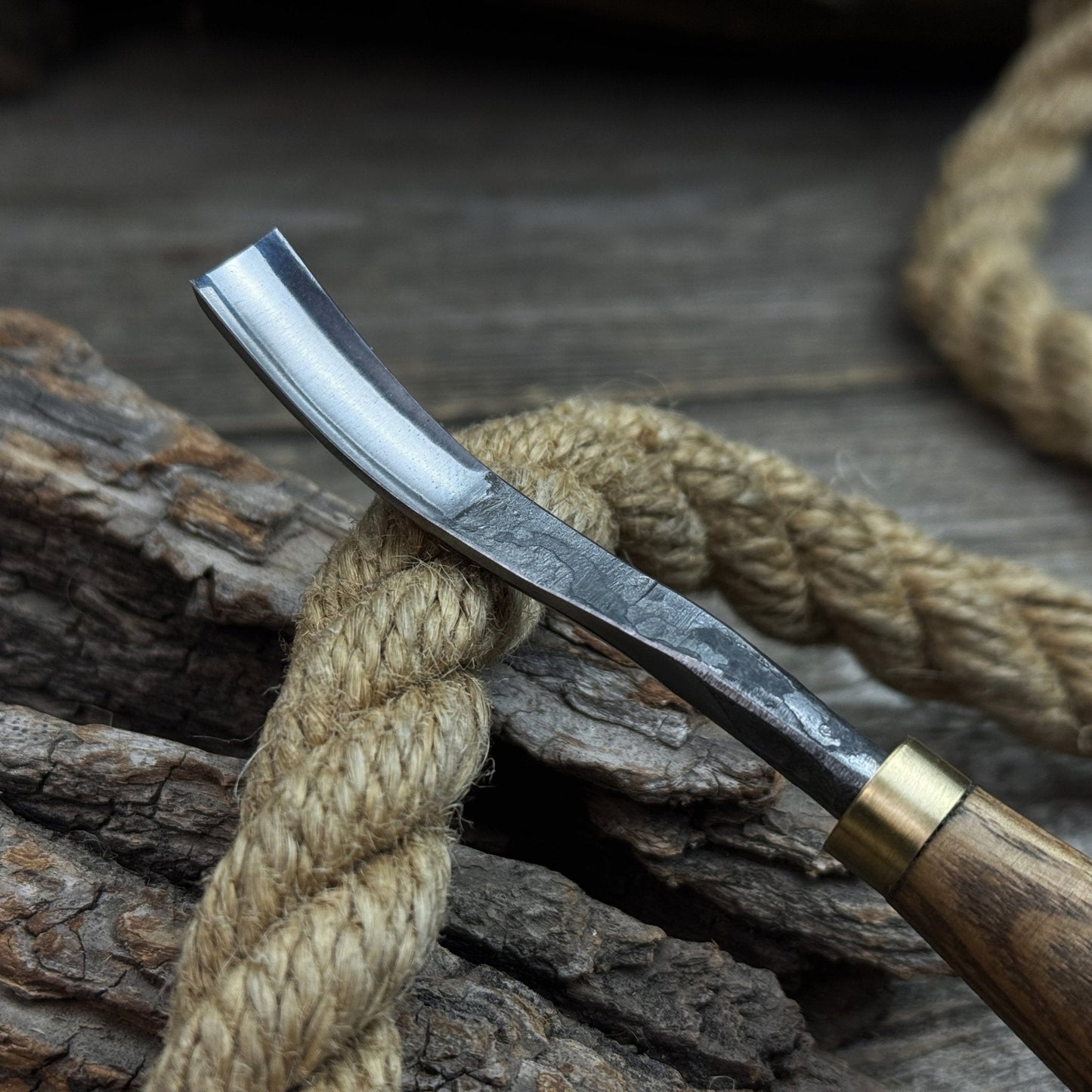 Curved Detail Carving Gouge – 8 mm / 12 mm (0.31 / 0.47 inches)