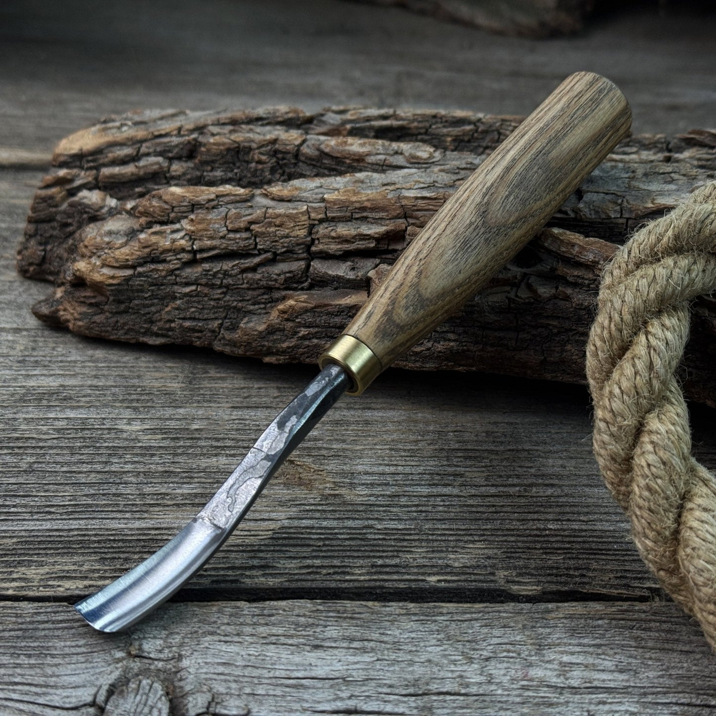 Curved Detail Carving Gouge – 8 mm / 12 mm (0.31 / 0.47 inches)