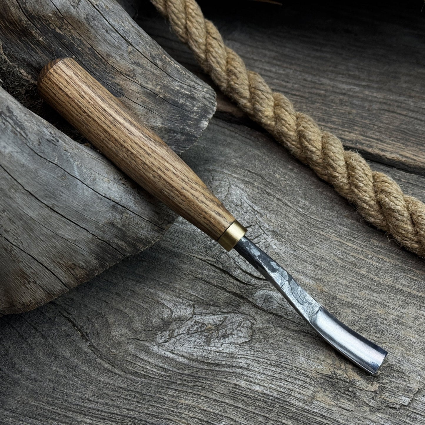 Curved Detail Carving Gouge – 8 mm / 12 mm (0.31 / 0.47 inches)