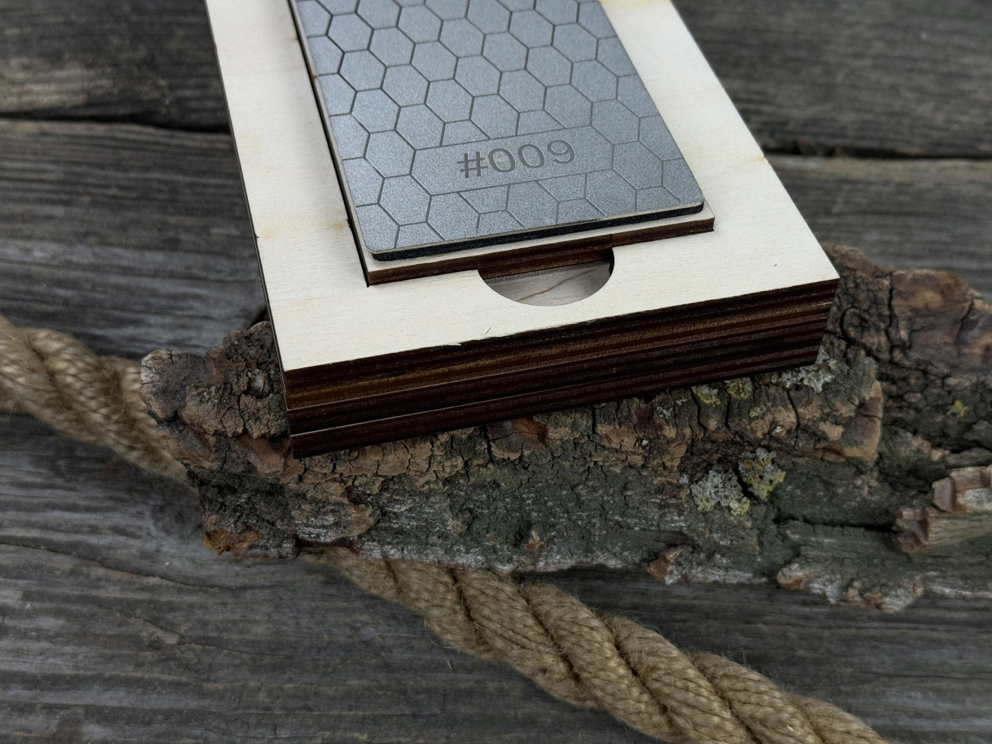 Diamond Sharpening Stone with Wooden Stand – 600 Grit for Knives & Tools