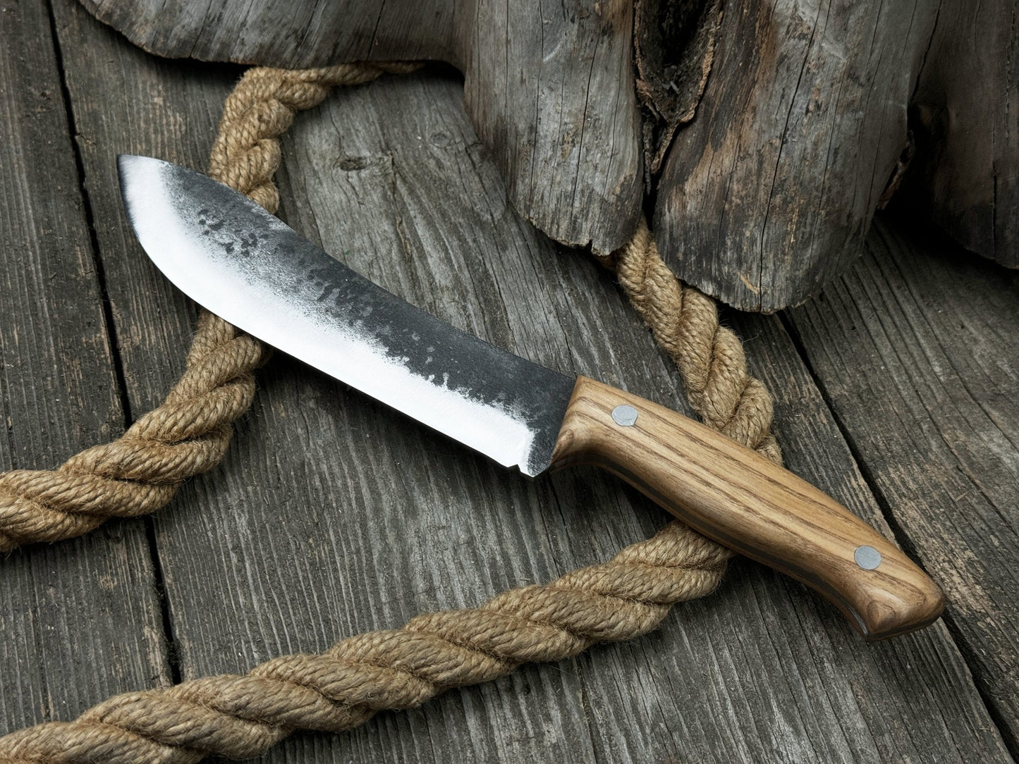 Hand-Forged Bushcraft Knife, 17 cm (6.7 inches) with leather sheath