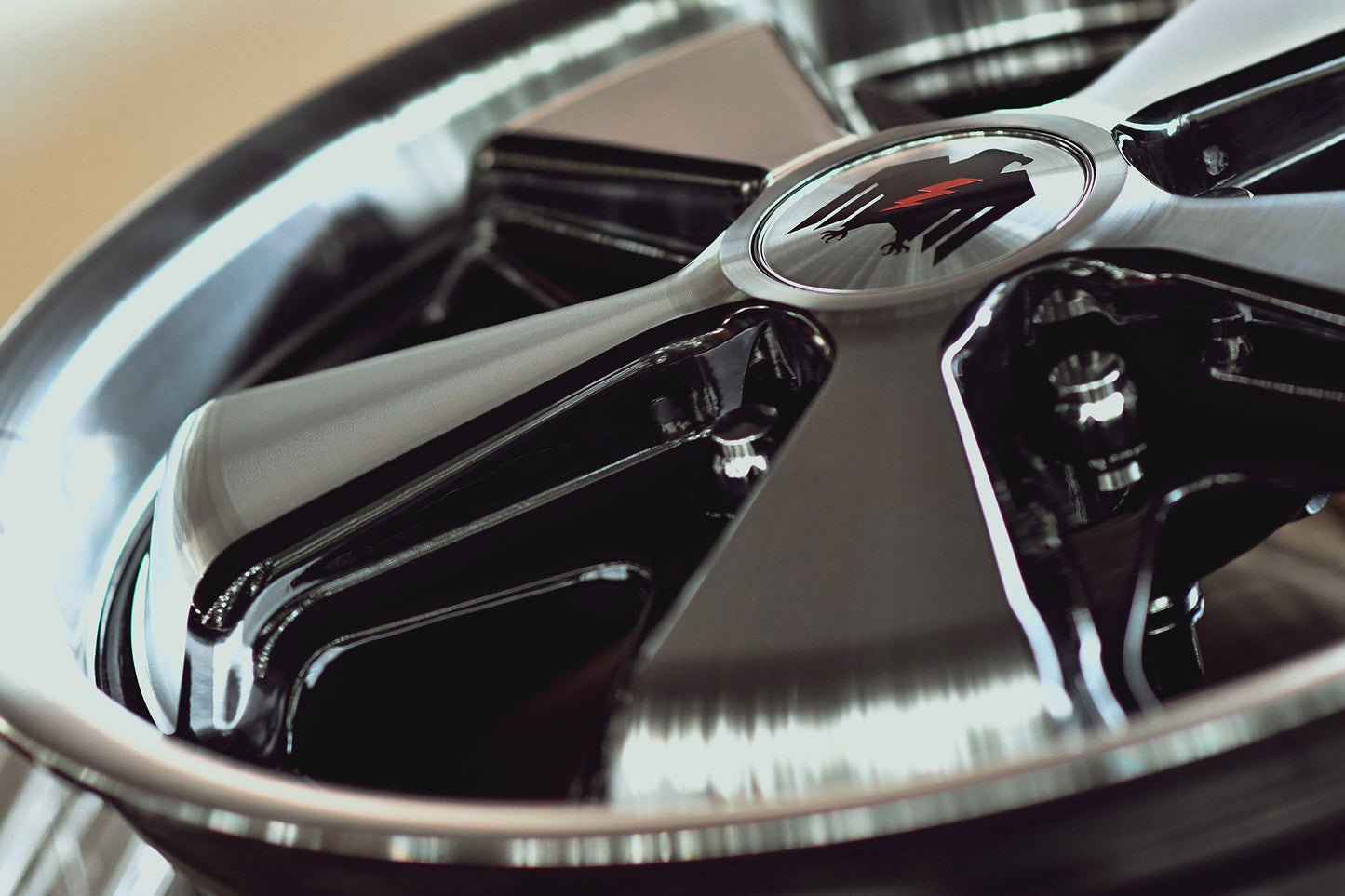 911 | Gloss Black/Machined Face & Lip